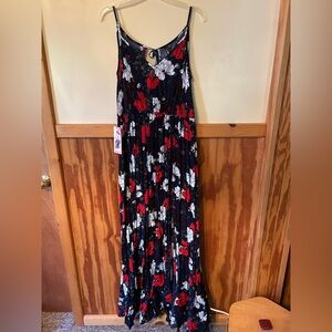 Chic Floral Maxi Dress - Black, Red, White